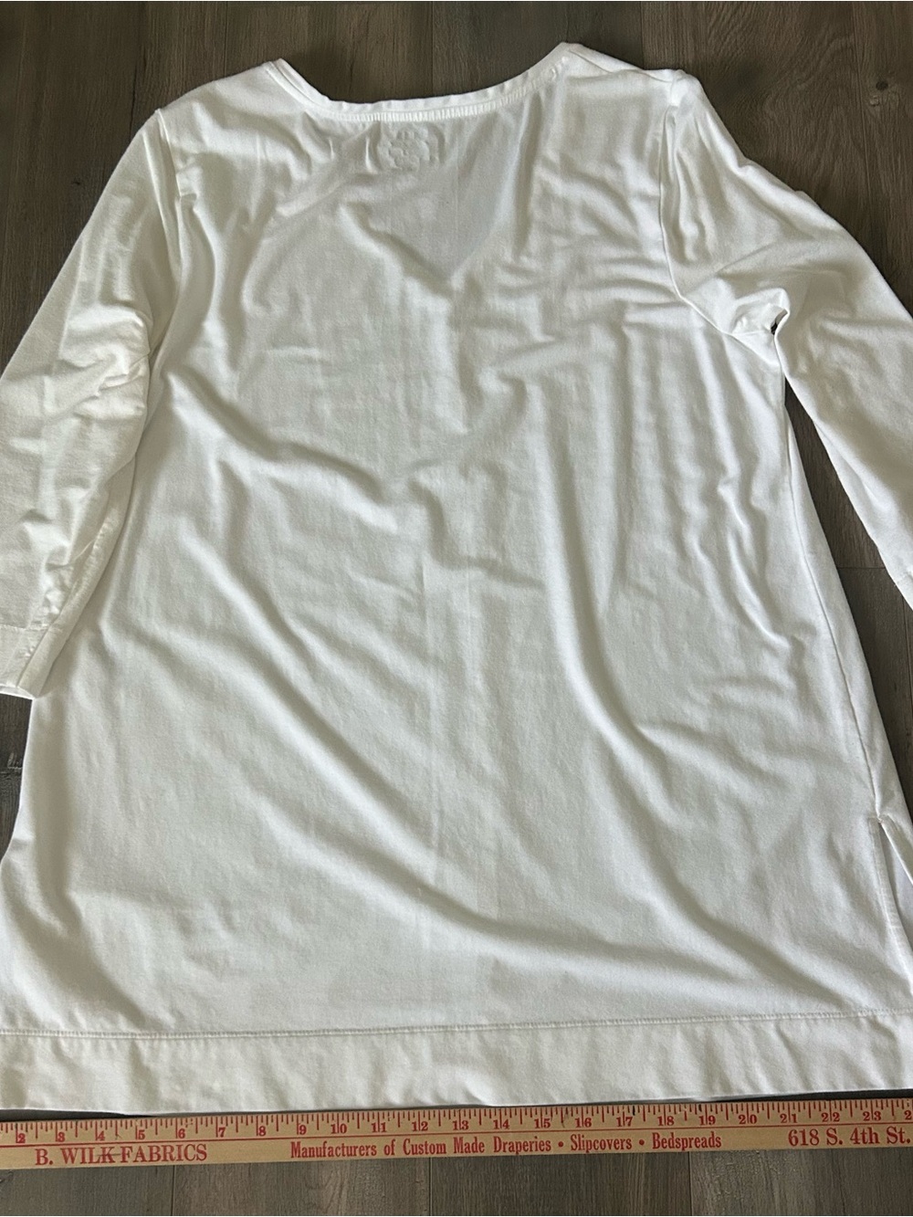 Chico's White V-Neck Long Sleeve Tunic - Picture 3 of 3